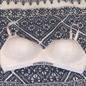 Victoria secret 34DDD lined no wire bra